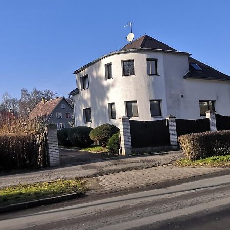 Penzion Ubytovani U Parku S Parkovistem Česká Lípa Εξωτερικό φωτογραφία